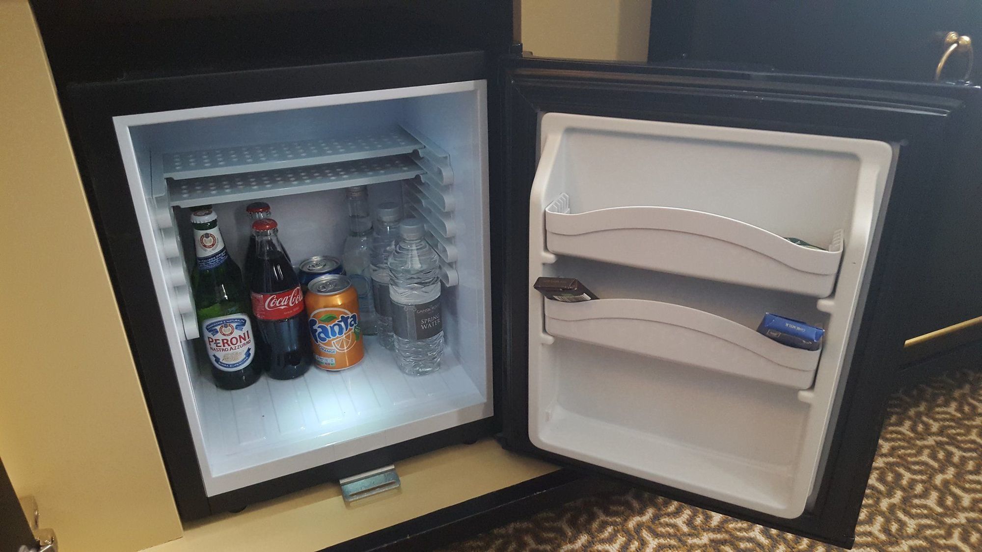 The Gainsborough Bath Spa - Small Luxury Hotels Of The World Экстерьер фото A mini-refrigerator in a hotel room